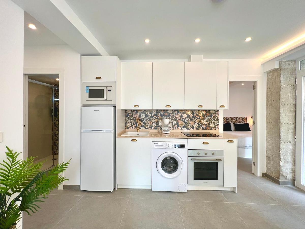 Malagueta Beach III & Terrace By Ele Apartments Малага Екстериор снимка