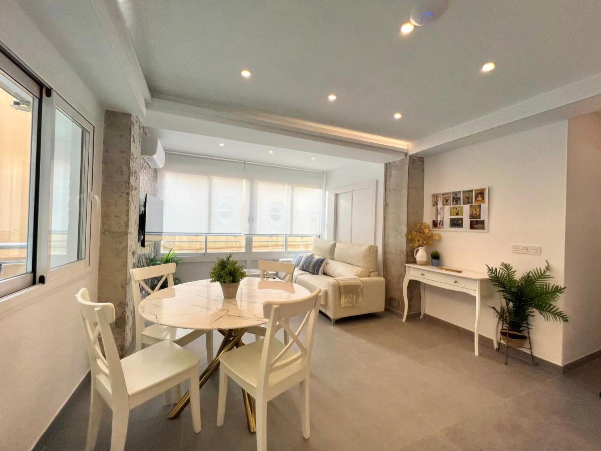 Malagueta Beach III & Terrace By Ele Apartments Малага Екстериор снимка
