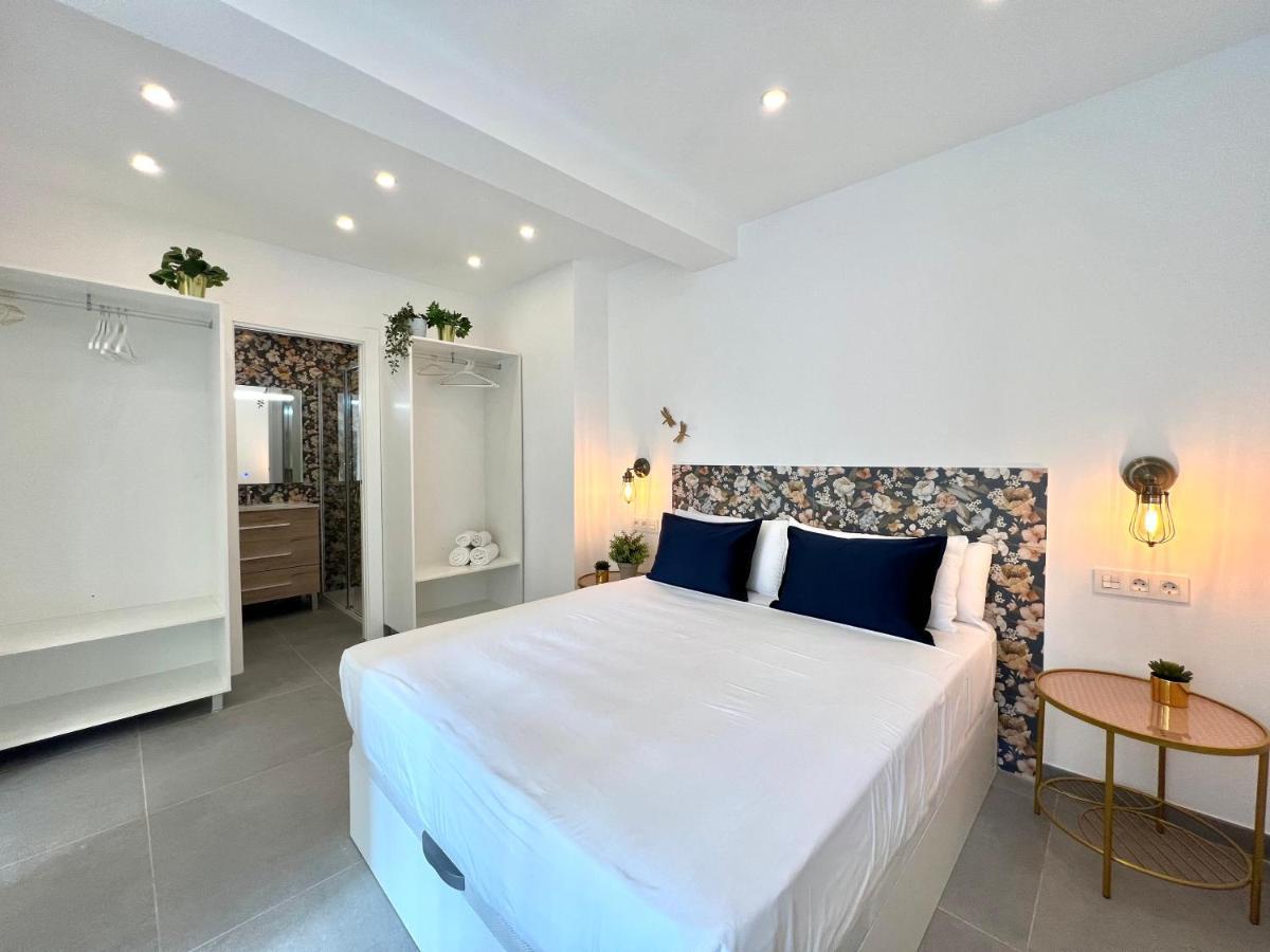 Malagueta Beach III & Terrace By Ele Apartments Малага Екстериор снимка